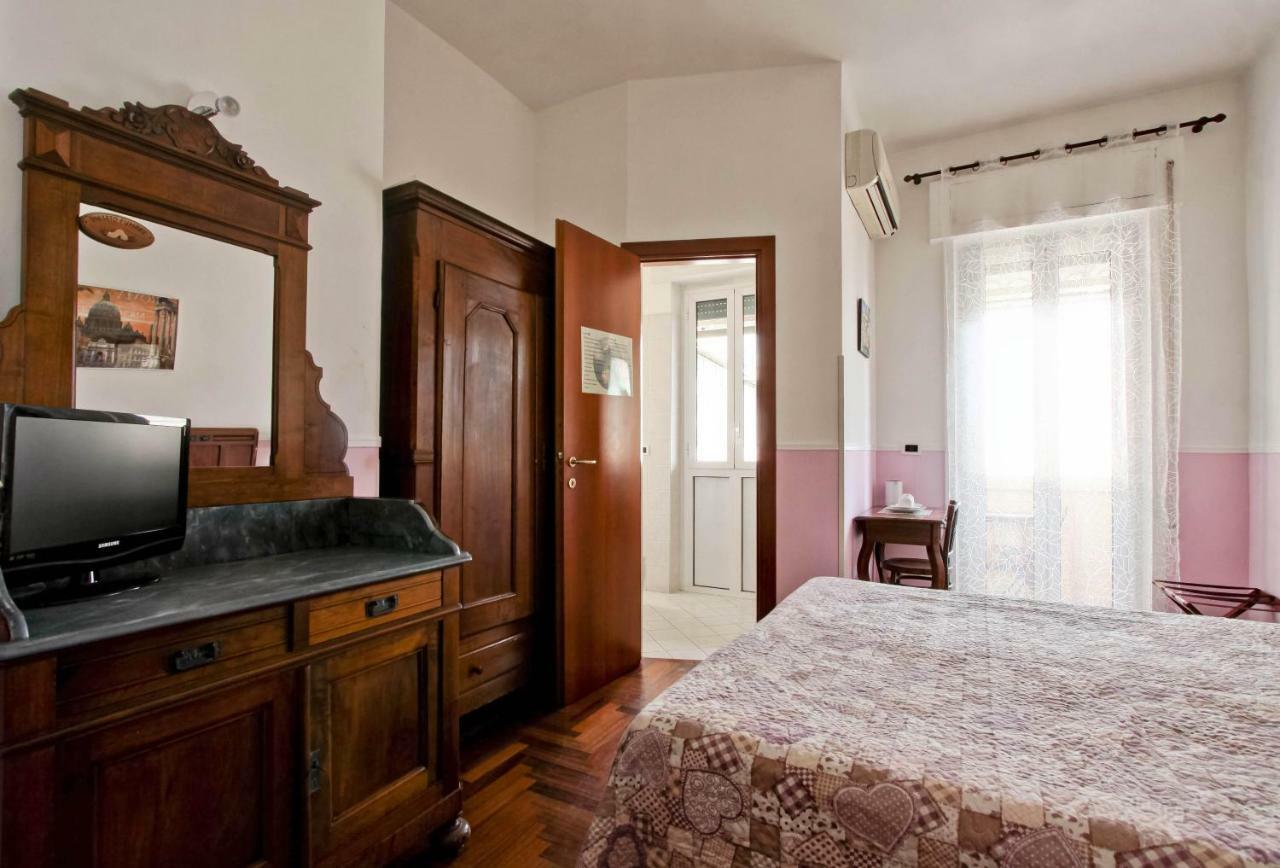Rent Rooms Filomena E Francesca Roma Esterno foto
